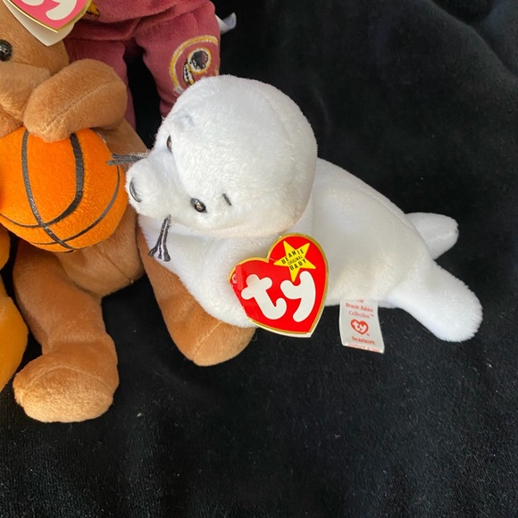 4 Plush Bears and a Seal - Picture 4 of 15